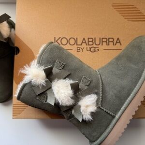 Koolaburra by UGG Olive Green Boots with White Fur, Short Women’s Size 8, Cozy!